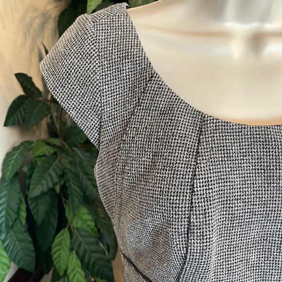 WHBM CAP SLEEVE HOUNDSTOOTH DRESS - Picture 5 of 11